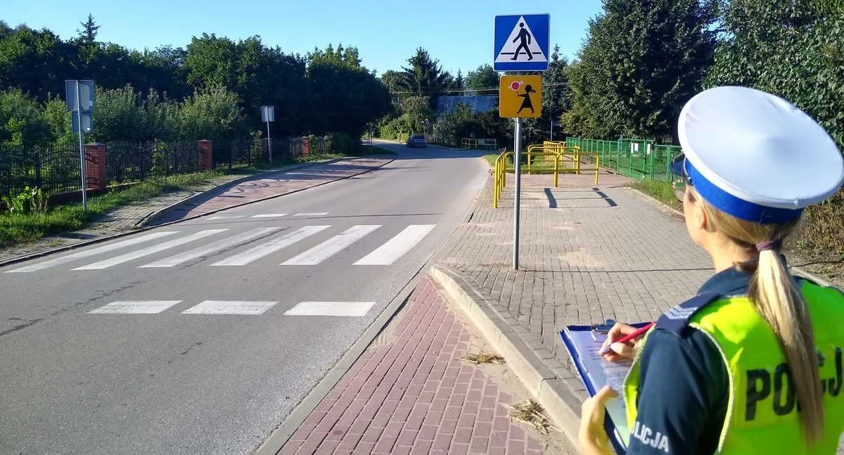 Komunikaty policji , Ruszyła lustracja dróg oznakowań rejonach szkół - zdjęcie, fotografia