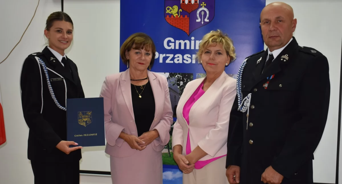 Samorządy Gminne, Gmina Przasnysz wspiera podpisano umowy doposażenie strażaków - zdjęcie, fotografia