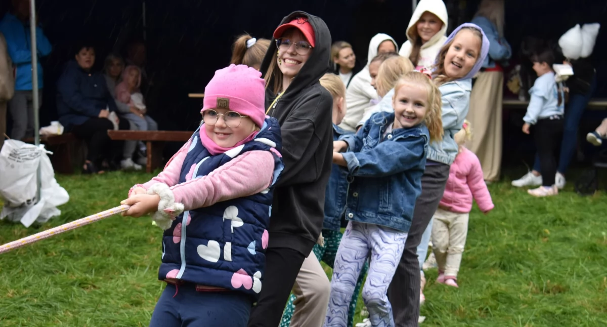 Festyny - Pikniki - Wydarzenia, Piknik Chmurką Lesznie wspólna zabawa kapryśnej pogody - zdjęcie, fotografia