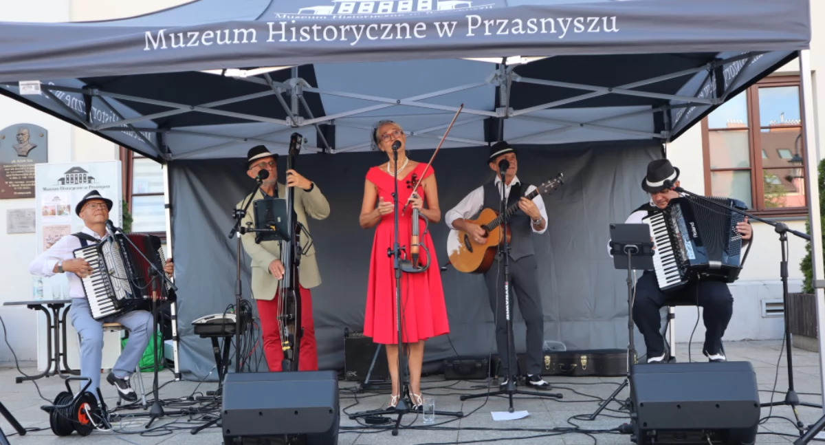 Koncerty, Muzyczna podróż Przasnysz rytmie retro - zdjęcie, fotografia