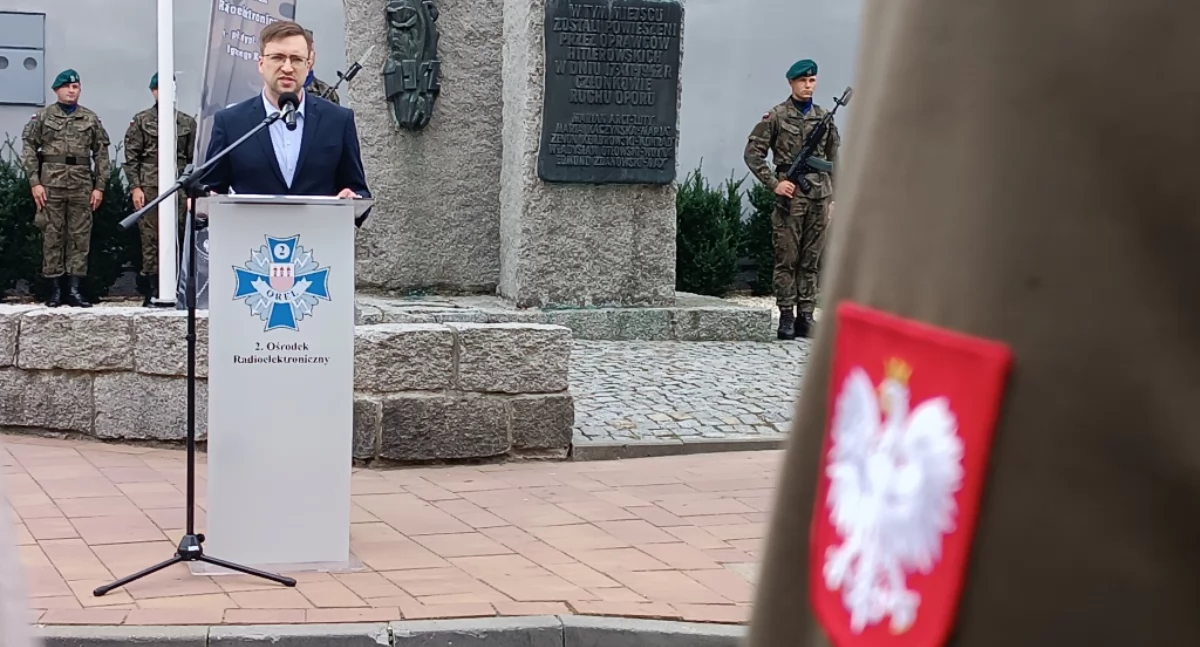 Święta i uroczystości , Cześć chwała Bohaterom uroczystości patriotyczne Przasnyszu - zdjęcie, fotografia