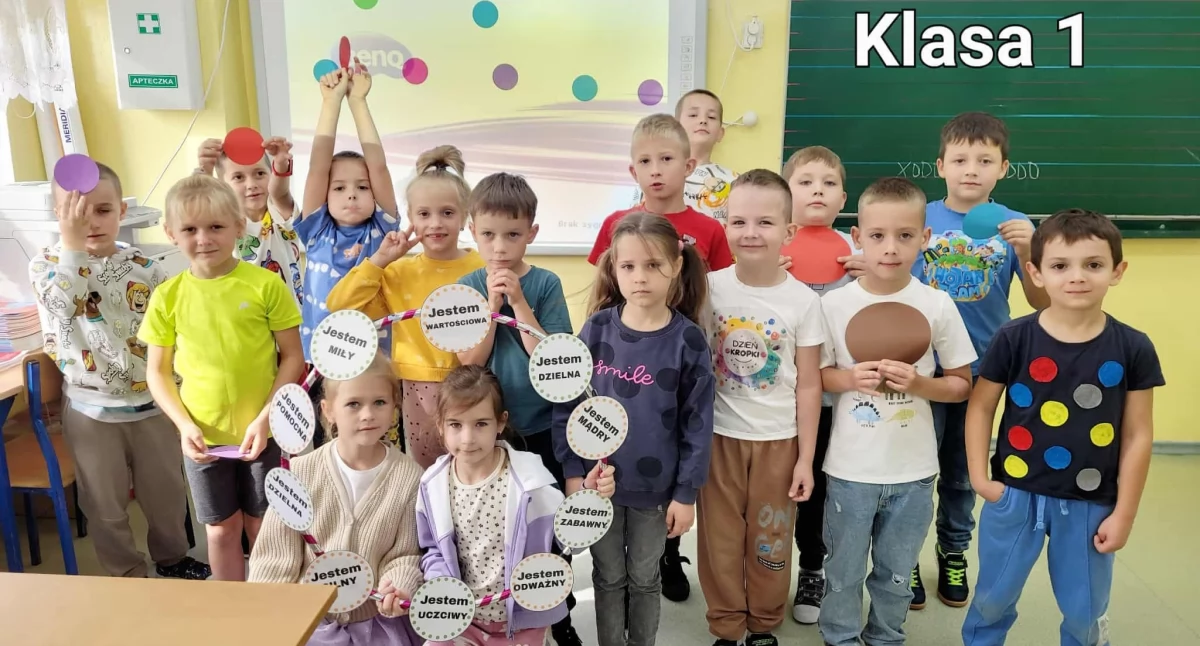 Szkoły podstawowe, Kolorowy Dzień Kropki Szkole Podstawowej Bogatem! - zdjęcie, fotografia