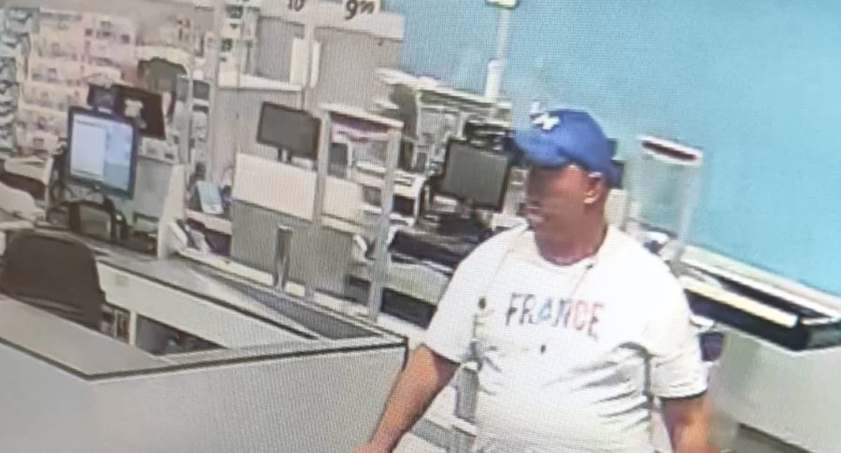 Komunikaty policji , Policjanci poszukują sprawcy kradzieży włamaniem konto bankowe - zdjęcie, fotografia
