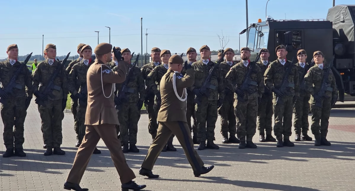 Wojsko, Uroczysta Przysięga Wojskowa żołnierzy Mazowieckiej Brygady Obrony Terytorialnej Przasnyszu - zdjęcie, fotografia
