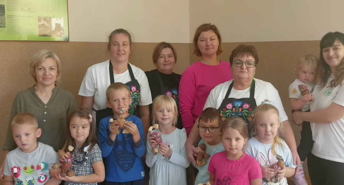 Przedszkola i Żłobki, Dzień ziemniaka Kołem Gospodyń Wiejskich Dobrzankowie - zdjęcie, fotografia