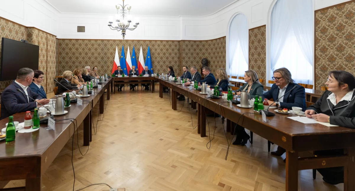 Z Mazowsza, Prezydent Ciechanowa spotkaniu samorządowców Premierem rozmowy finansowaniu bezpieczeństwie przyszłości samorządów - zdjęcie, fotografia