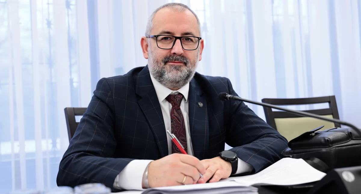 Partie polityczne, Senator Bieńkowski mają pomagać pracy osobom orzeczeniem teraz będzie łatwiej - zdjęcie, fotografia