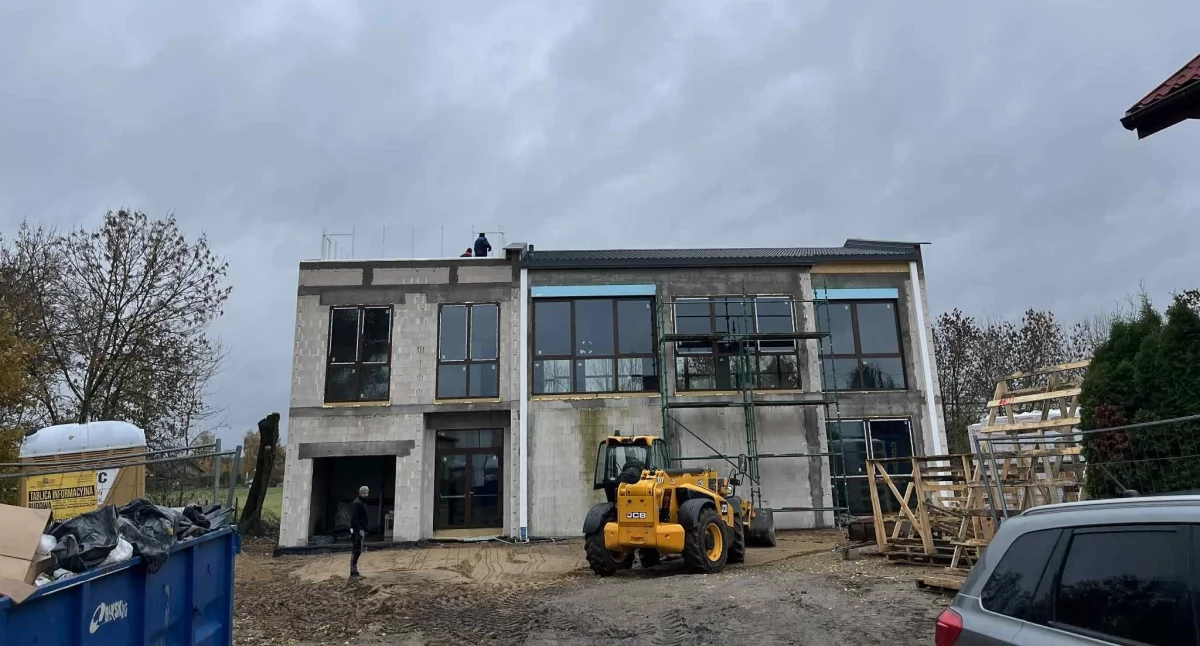 Drogi - remonty - inwestycje, Budowa Gminnej Instytucji Kultury Bogatem nabiera tempa - zdjęcie, fotografia