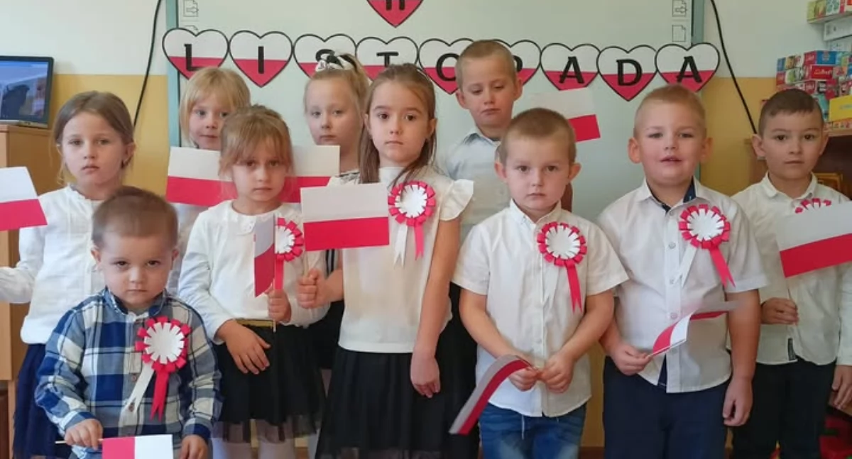 Przedszkola i Żłobki, Święto Niepodległości przedszkolaków Dobrzankowa - zdjęcie, fotografia