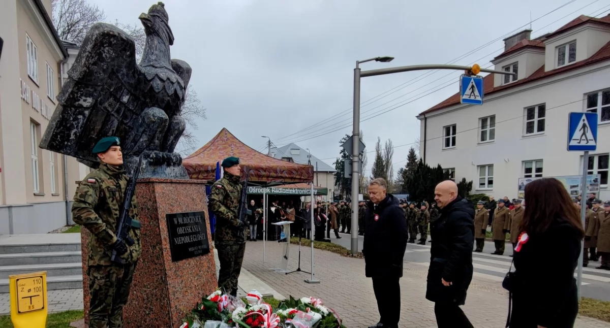 Święta i uroczystości , Przasnysz uczcił rocznicę odzyskania niepodległości godnością muzyką pamięcią - zdjęcie, fotografia