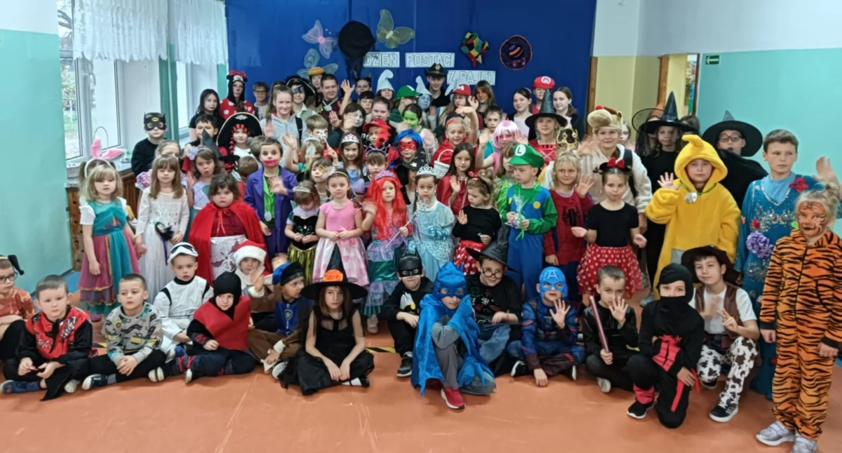 Szkoły podstawowe, Dzień Postaci Bajek Marszałka Józefa Piłsudskiego Bogatem - zdjęcie, fotografia