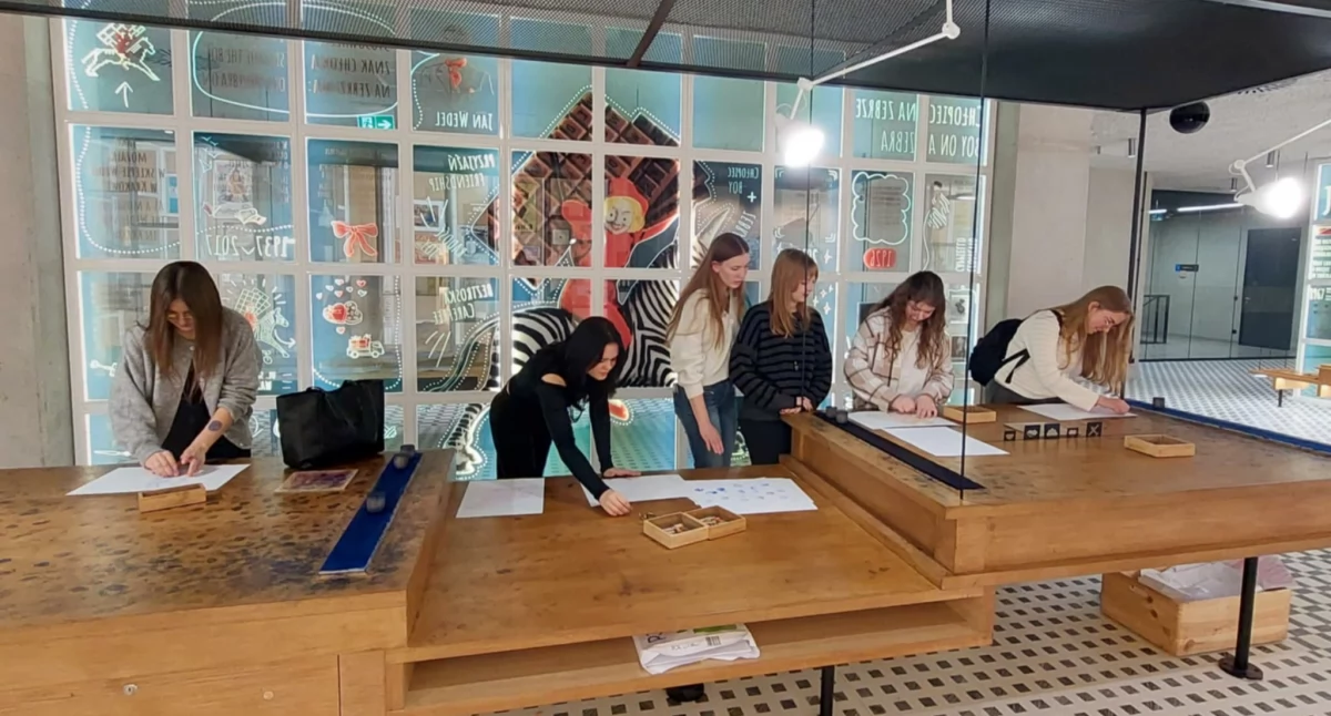 Szkoły średnie, Uczniowie Przasnyszu odkrywali kulturę słodkie tradycje Warszawy - zdjęcie, fotografia