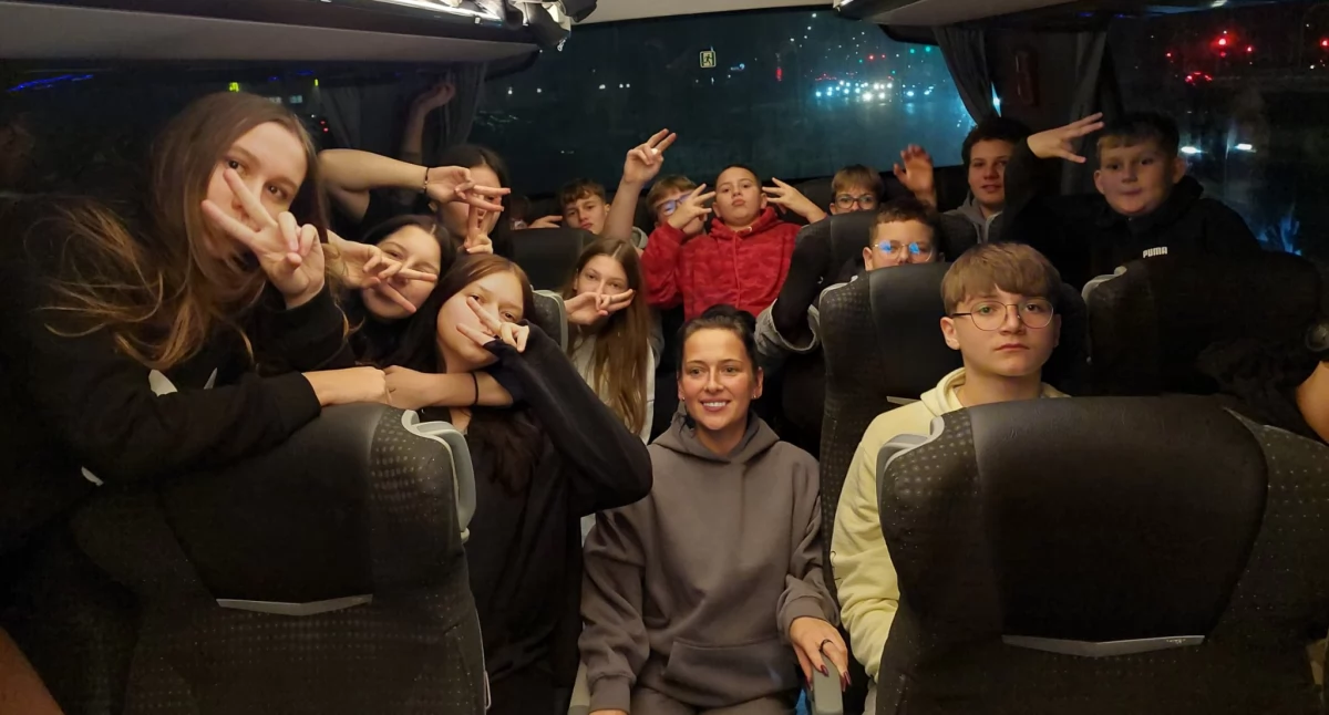 Szkoły podstawowe, Wyjście klasą Lesznie - zdjęcie, fotografia