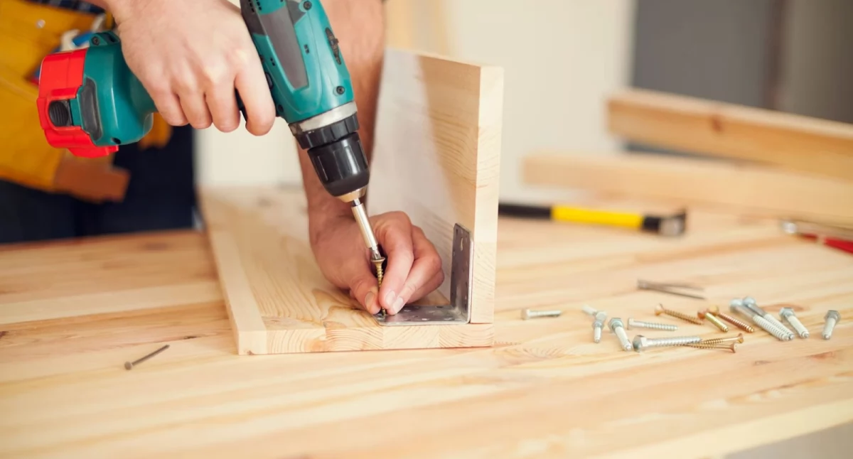 Promocje gospodarcze, złożyć meble skrzypiały mocowanie błędów - zdjęcie, fotografia