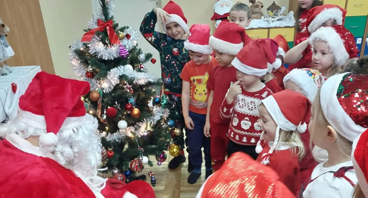 Przedszkola i Żłobki, Wizyta Świętego Mikołaja Przedszkolu Lesznie - zdjęcie, fotografia