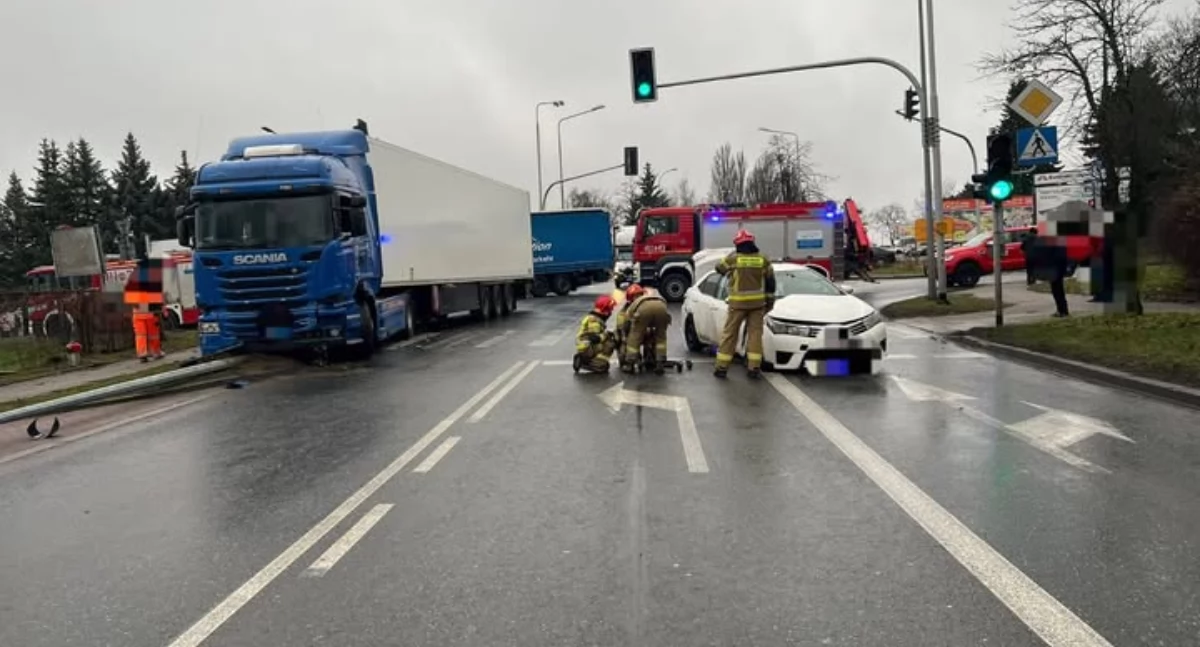 Wypadki drogowe, Niebezpieczne zdarzenia drogach - zdjęcie, fotografia