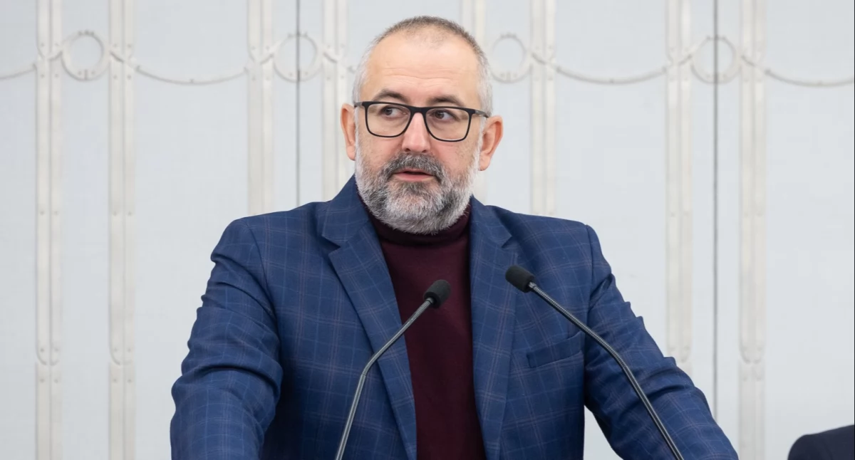 Partie polityczne, Senat zmienił przepisy dotyczące podatku dochodowego osób fizycznych - zdjęcie, fotografia