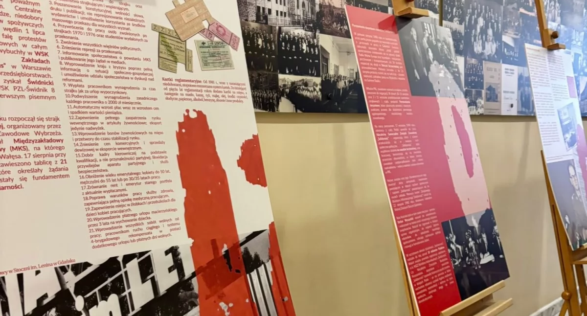 Wystawy, Wystawa „Solidarność siła która zmieniła historię” otwarta Przasnyszu - zdjęcie, fotografia