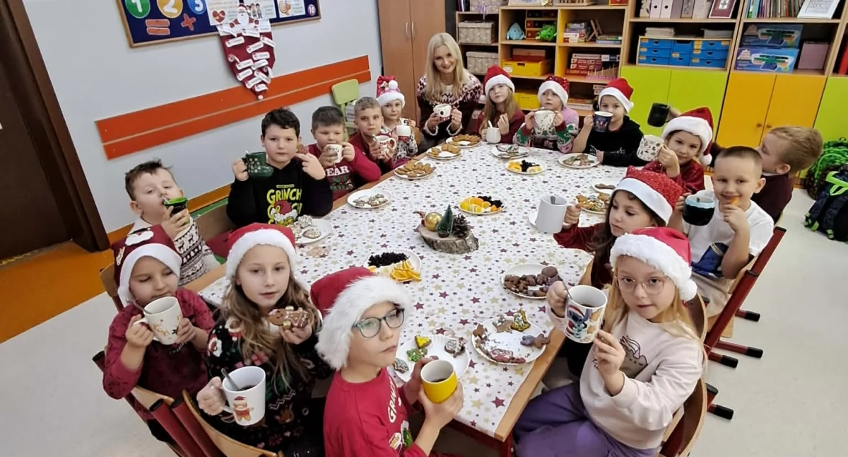 Szkoły podstawowe, Świąteczne przygotowania uczniów Szkole Podstawowej Nowej Krępie - zdjęcie, fotografia