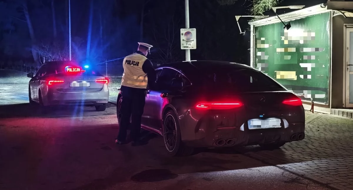 Kronika Kryminalna - Policja, Ekspresówka wyścigowy surowa - zdjęcie, fotografia