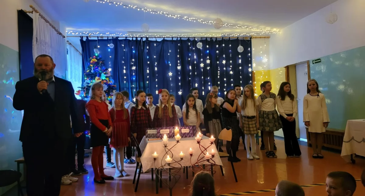 Szkoły podstawowe, jesteś gotów przyjście bożonarodzeniowe przedstawienie Szkole Podstawowej Bogatem - zdjęcie, fotografia