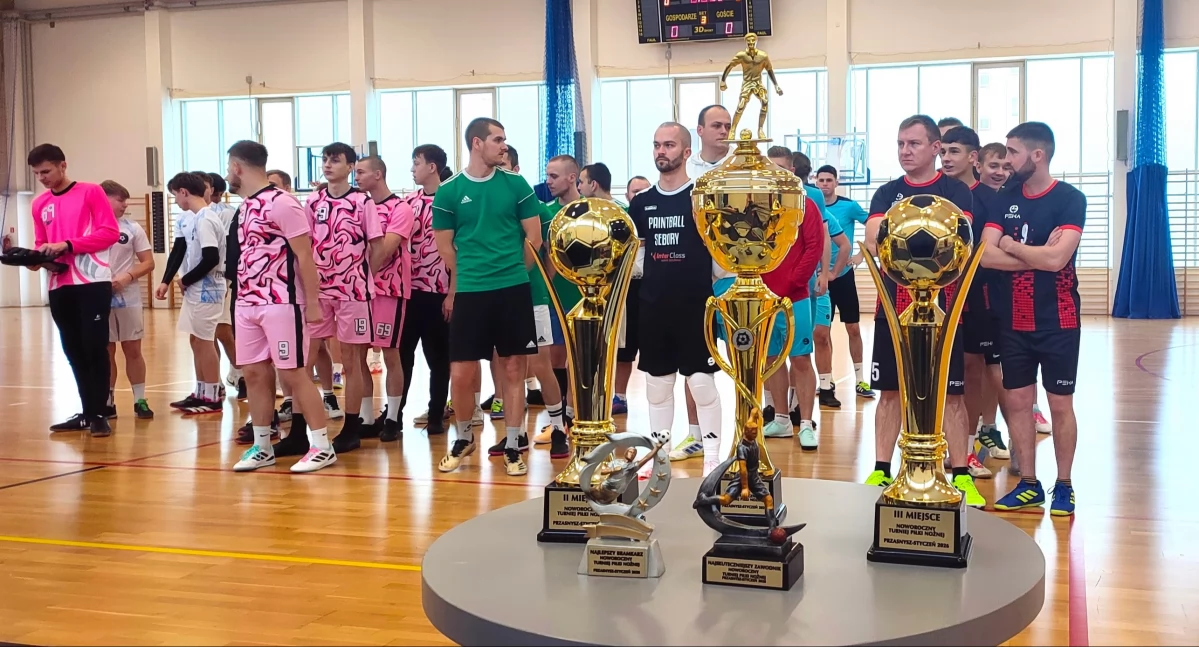 Piłka nożna, Noworoczna rywalizacja Puchar Przewodniczącego Miasta - zdjęcie, fotografia