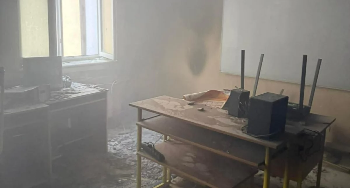 Pożary - Straż , Poranna interwencja służb Pożar Szkole Podstawowej Krukowie - zdjęcie, fotografia