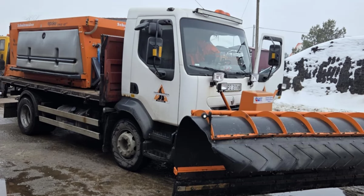 Starosta i Powiat, Powiat Przasnyski inwestuje bezpieczeństwo drogach - zdjęcie, fotografia