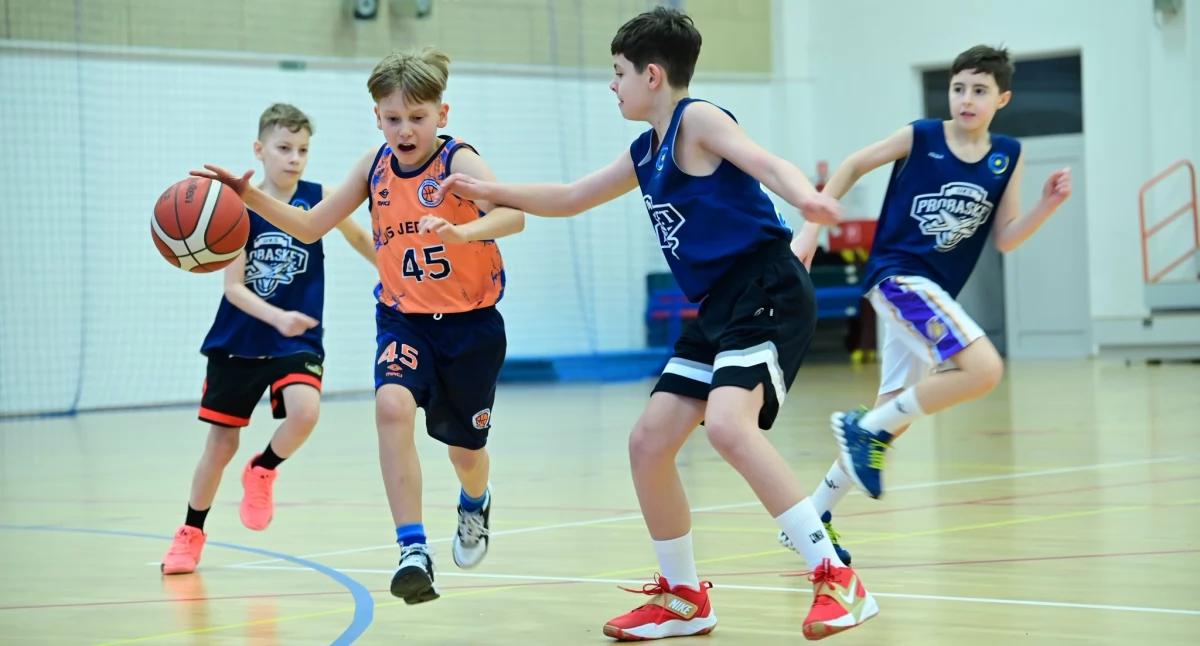 Koszykówka, Pierwsze ligowe zwycięstwo Wielkie emocje Przasnyszu - zdjęcie, fotografia