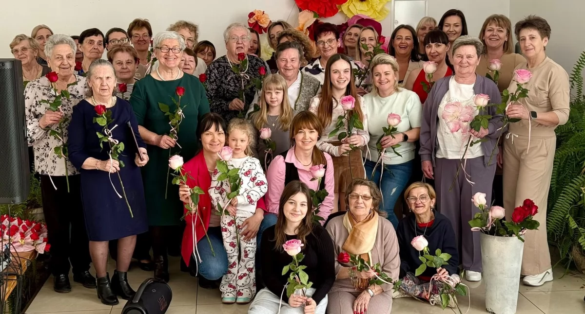 Festyny - Pikniki - Wydarzenia, Dzień Kobiet pełen energii inspiracji Czernicach Borowych - zdjęcie, fotografia