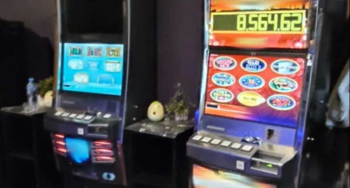 Kronika Kryminalna - Policja, Nielegalny hazard lupą służb Akcja Przasnyszu zakończona zabezpieczeniem automatów - zdjęcie, fotografia