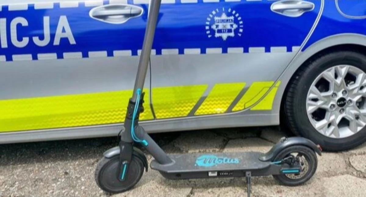 Komunikaty policji , Przasnyscy policjanci przypominają zasadach bezpiecznej jazdy hulajnogą elektryczną - zdjęcie, fotografia
