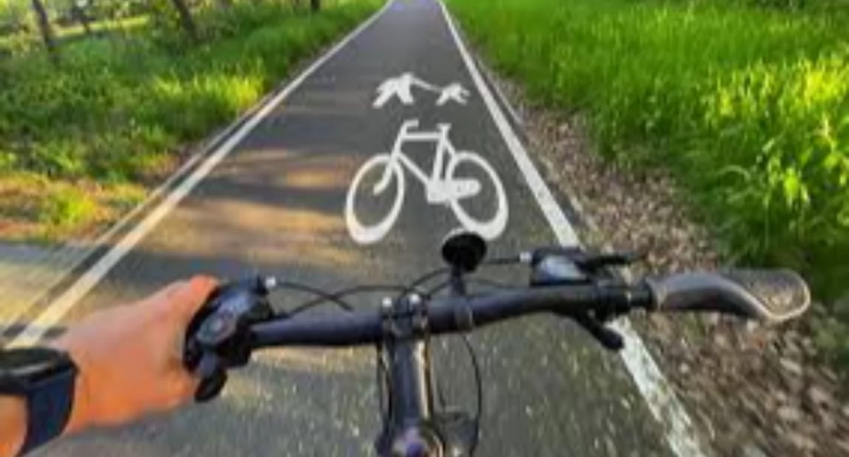 Komunikaty policji , Sezon rowerowy ruszył Policja przypomina przepisy rozsądek podstawa bezpieczeństwa - zdjęcie, fotografia