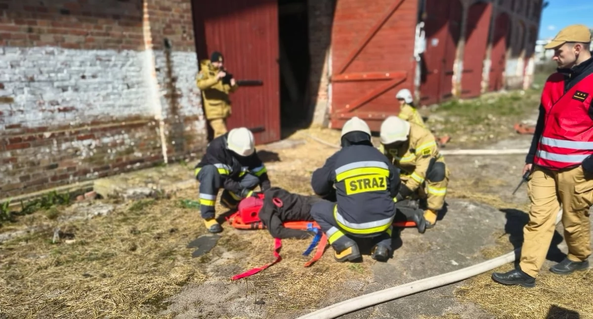 Pożary - Straż , Strażacy ćwiczyli Stadninie Krasnem Realistyczny scenariusz pełna mobilizacja służb - zdjęcie, fotografia