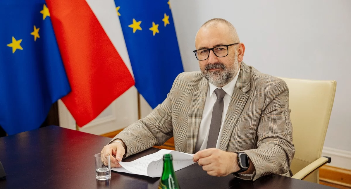 Partie polityczne, eLicytacje coraz bliżej Senat przyjął ważną ustawę - zdjęcie, fotografia