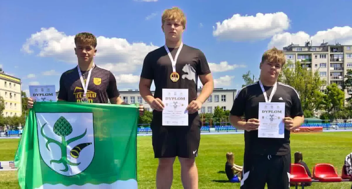 Sport szkolny, wicemistrzem Mazowsza Młodzi lekkoatleci gminy Chorzele sukcesami mistrzostwach województwa - zdjęcie, fotografia