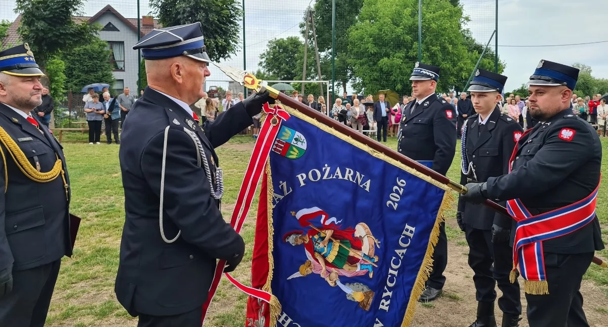 Święta i uroczystości , służby sztandar Rycice świętowała wyjątkowy jubileusz - zdjęcie, fotografia