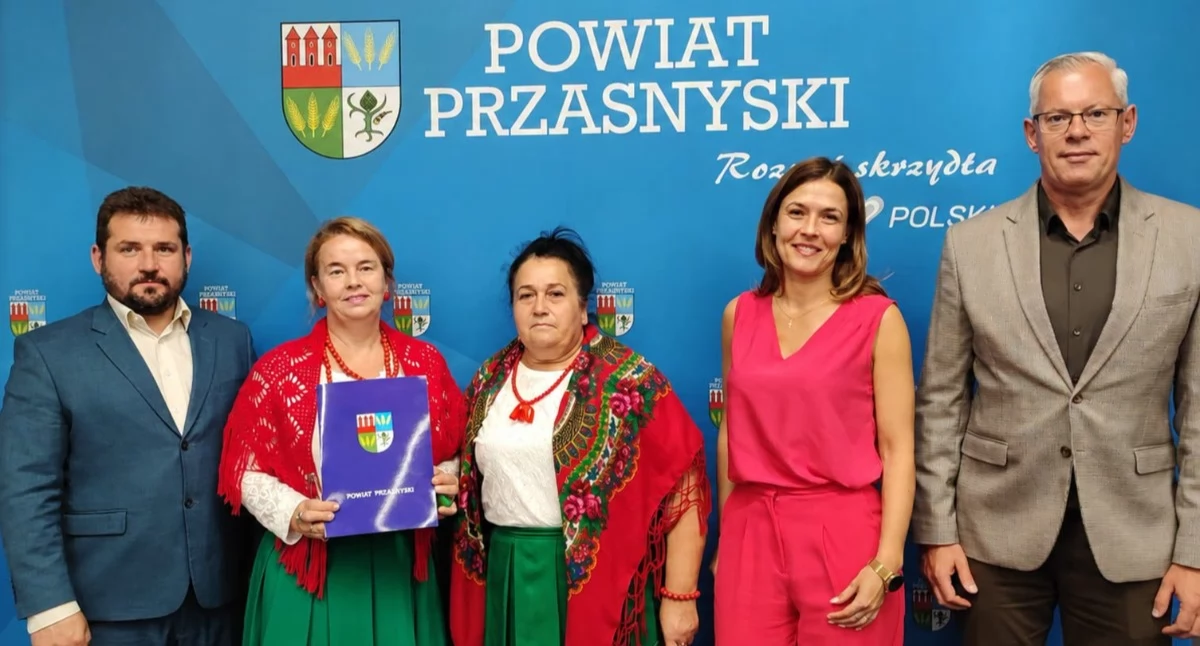 NGO - Stowarzyszania i Fundacje , Powiat Przasnyski wspiera lokalne inicjatywy Kolejne organizacje otrzymały dofinansowanie - zdjęcie, fotografia