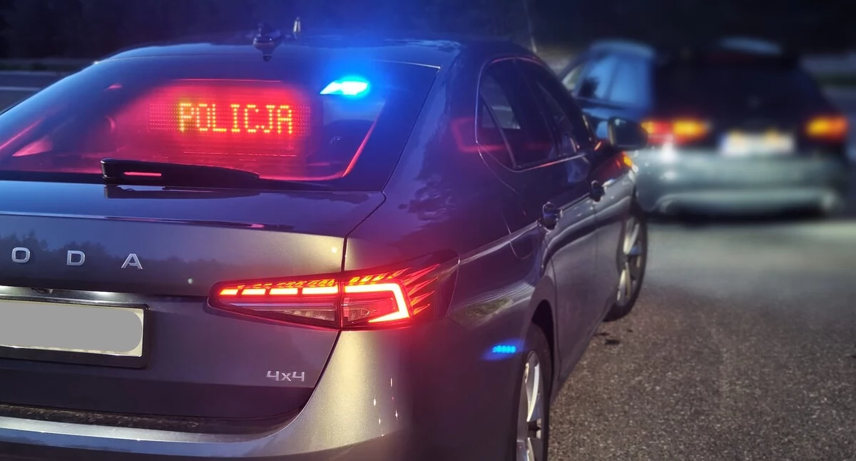 Kronika Kryminalna - Policja, zamiast Dwóch kierowców straciło prawa jazdy - zdjęcie, fotografia