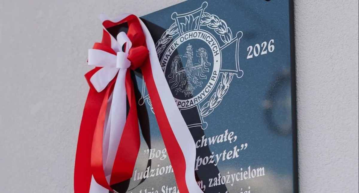 Pożary - Straż , Pawłowo Kościelne Pamiątkowa tablica przypomina pokoleniach druhów - zdjęcie, fotografia