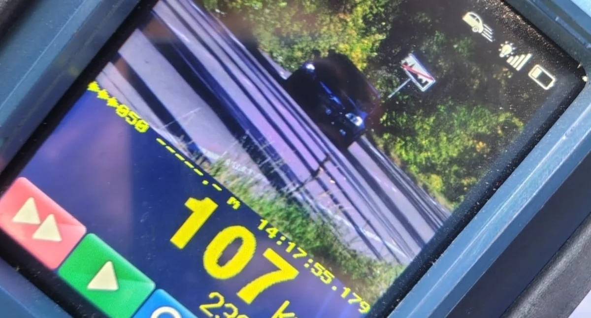 Kronika Kryminalna - Policja, Pędzili ponad szybciej pozwalały przepisy Dwóch kierowców straciło prawa jazdy - zdjęcie, fotografia