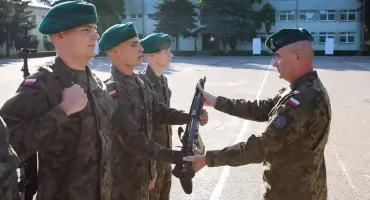 Uroczyste wręczenie broni w 2. ORel