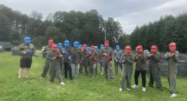 Wystrzałowy dzień z Biblioteką w Krasnem – paintball, ognisko i prawdziwa wspólnota!