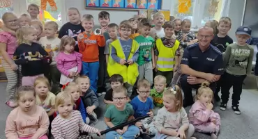 Oddział Przedszkolny w Starej Krępie odwiedził pan policjant