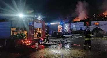 Alarm PSP! Pożar budynku gospodarczego w Szlasach Leszczach – służby w akcji