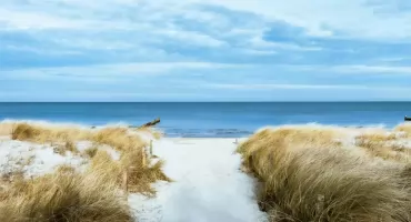 Zimowy Bałtyk – dlaczego warto spędzić urlop nad morzem poza sezonem?