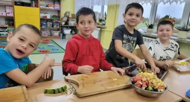 Od teorii do smaku – pierwszaki z Bogatego uczą się zdrowego odżywiania