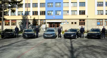 Nowe nieoznakowane radiowozy na mazowieckich drogach – skuteczność i dyskrecja w służbie bezpieczeństwa