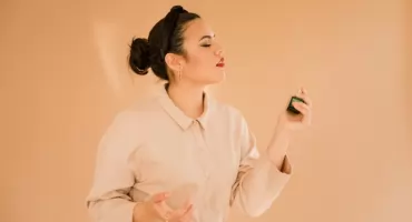 Kobiecość zamknięta we flakonie – sztuka doboru wyjątkowego zapachu