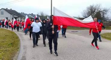 Marsz z flagą dla Kacpra – Jednorożec świętuje Niepodległość z sercem